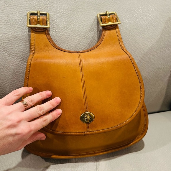 Vintage coach Crescent Bag MADE IN NEW YORK. Saddle - Picture 3 of 17